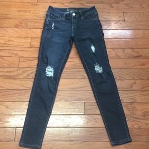 🔥Juniors ripped skinny jeans size 7🔥